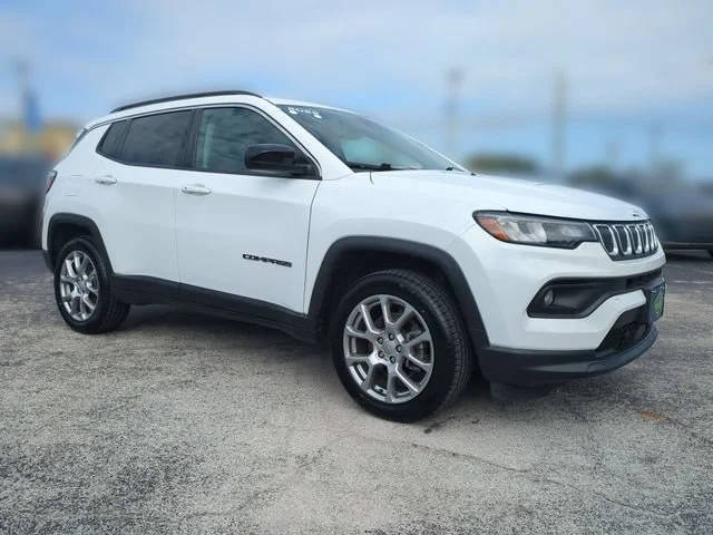 2022 Jeep Compass Latitude Lux 4WD photo