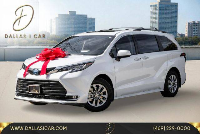 2022 Toyota Sienna XLE FWD photo