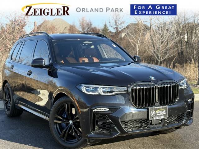 2022 BMW X7 M50i AWD photo