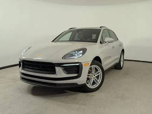 2022 Porsche Macan AWD photo