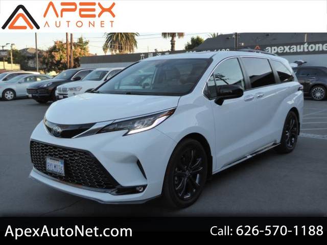 2022 Toyota Sienna XSE FWD photo