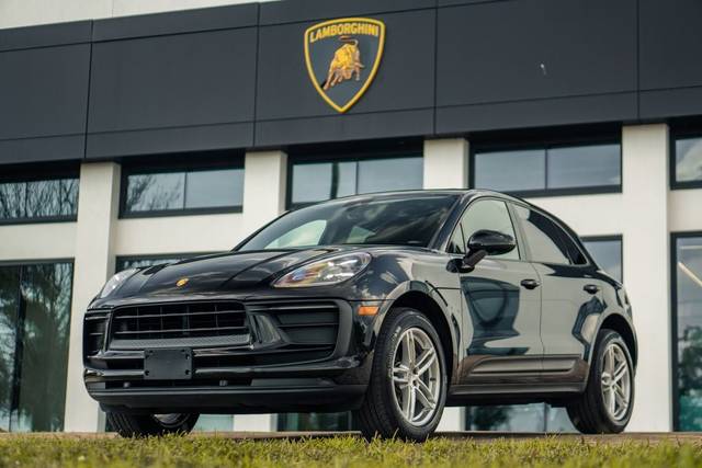 2022 Porsche Macan  AWD photo