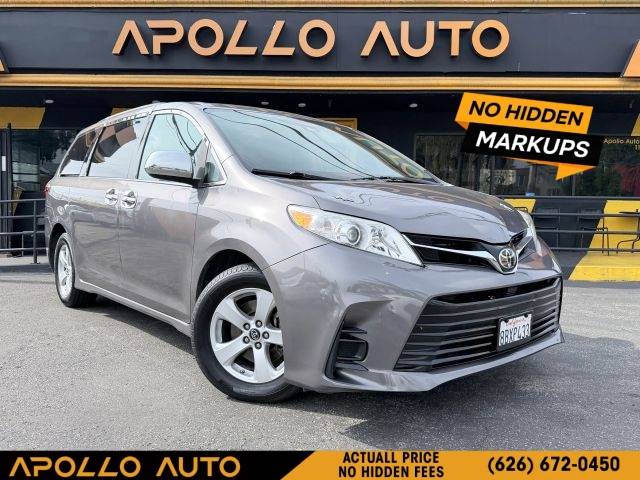 2018 Toyota Sienna LE FWD photo