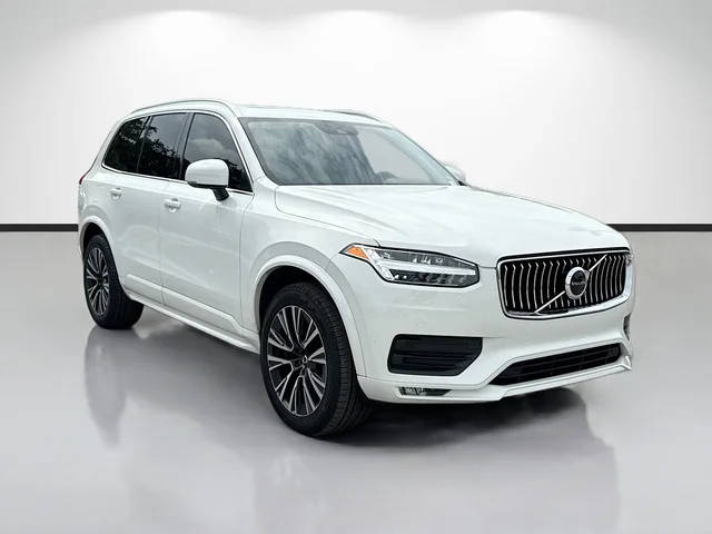 2022 Volvo XC90 Momentum AWD photo