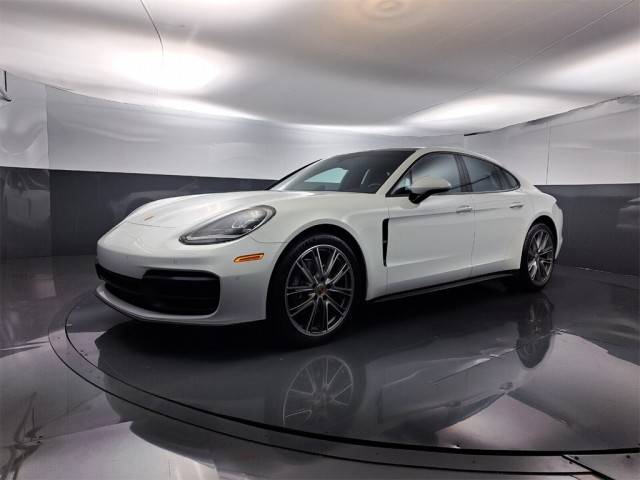 2022 Porsche Panamera  RWD photo