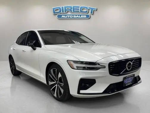 2022 Volvo S60 Momentum AWD photo