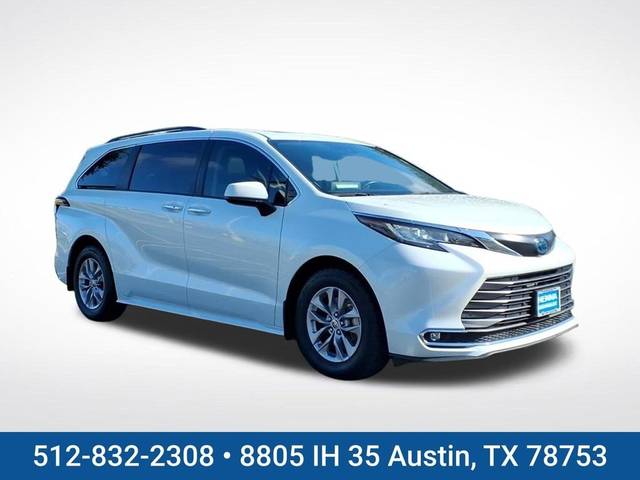 2022 Toyota Sienna XLE FWD photo