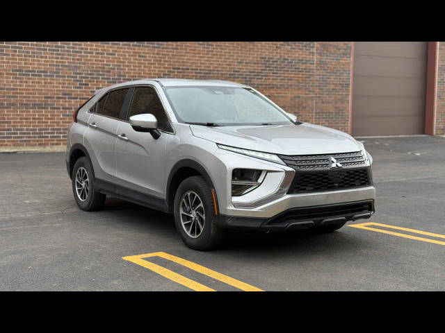 2022 Mitsubishi Eclipse Cross ES 4WD photo