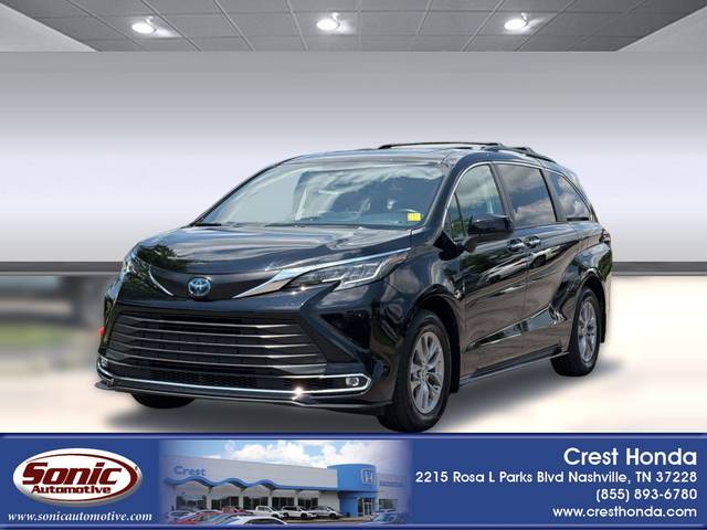 2022 Toyota Sienna XLE FWD photo