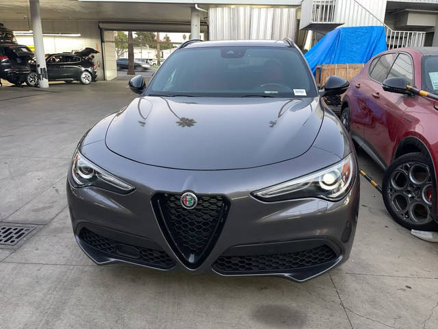 2022 Alfa Romeo Stelvio Veloce AWD photo