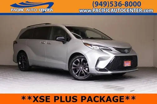 2022 Toyota Sienna XSE FWD photo
