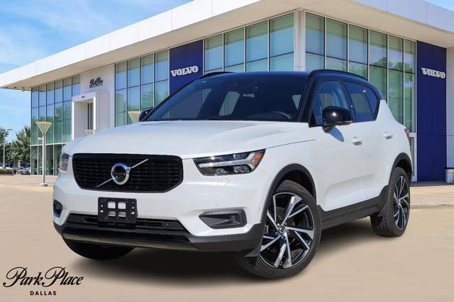 2022 Volvo XC40 R-Design AWD photo