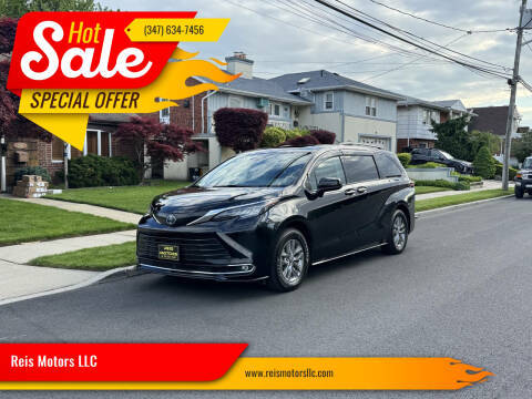 2022 Toyota Sienna XLE FWD photo