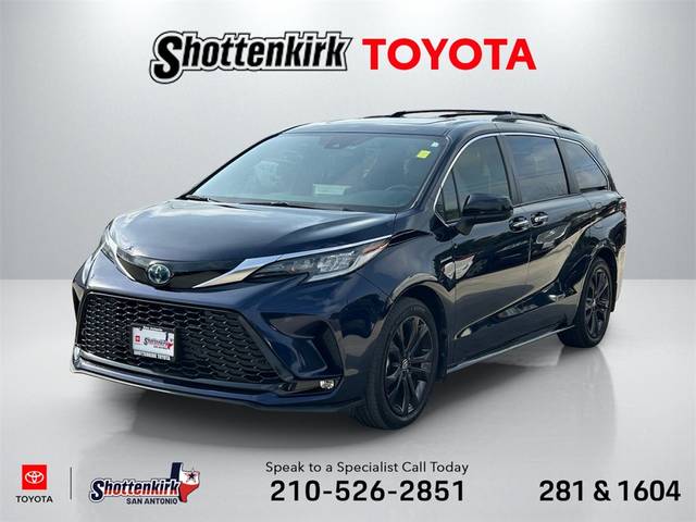2022 Toyota Sienna XSE FWD photo