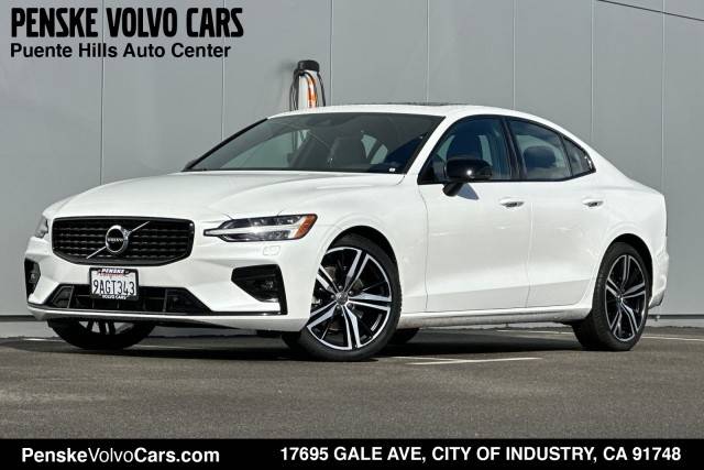 2022 Volvo S60 R-Design FWD photo