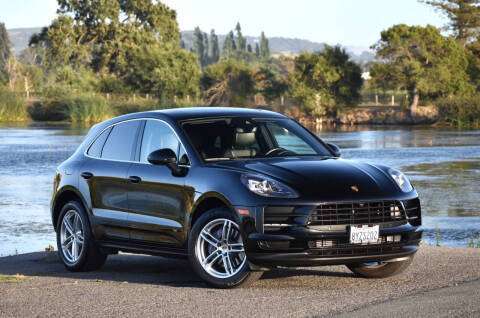 2021 Porsche Macan  AWD photo