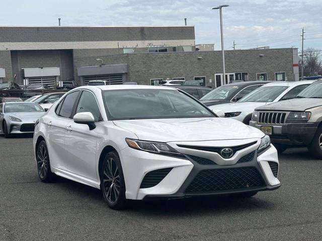 2019 Toyota Camry SE FWD photo