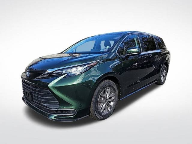 2022 Toyota Sienna LE FWD photo