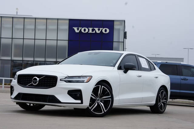 2022 Volvo S60 R-Design FWD photo