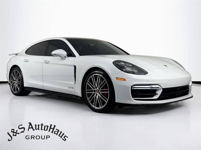 2021 Porsche Panamera GTS AWD photo