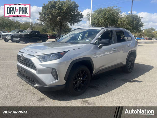 2021 Toyota RAV4 LE FWD photo