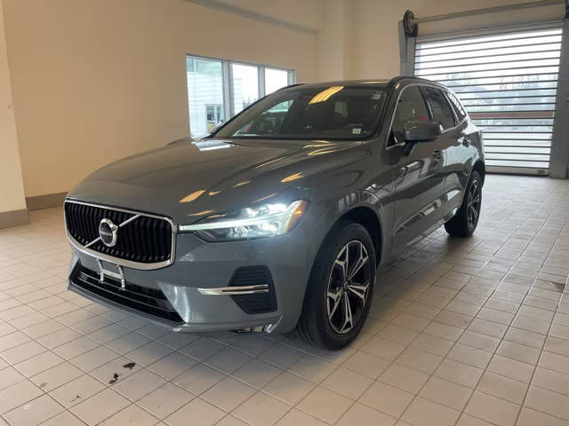 2022 Volvo XC60 Momentum AWD photo