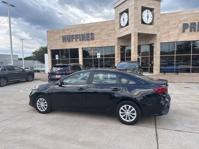 2022 Kia Forte FE FWD photo