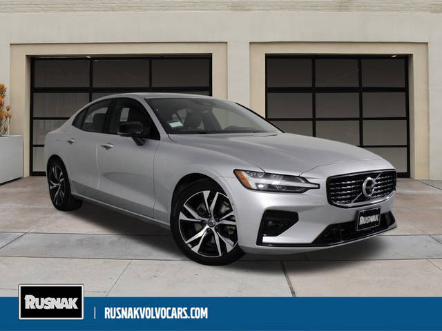 2022 Volvo S60 R-Design FWD photo