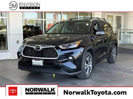 2022 Toyota Highlander XLE AWD photo