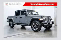2021 Jeep Gladiator Overland 4WD photo