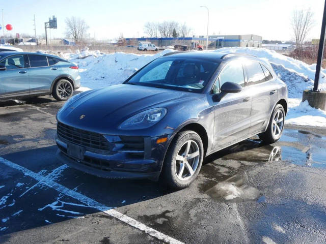2021 Porsche Macan  AWD photo