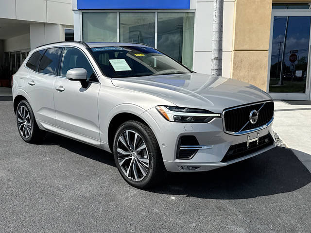 2022 Volvo XC60 Momentum AWD photo