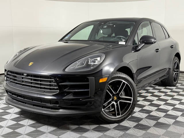 2021 Porsche Macan  AWD photo