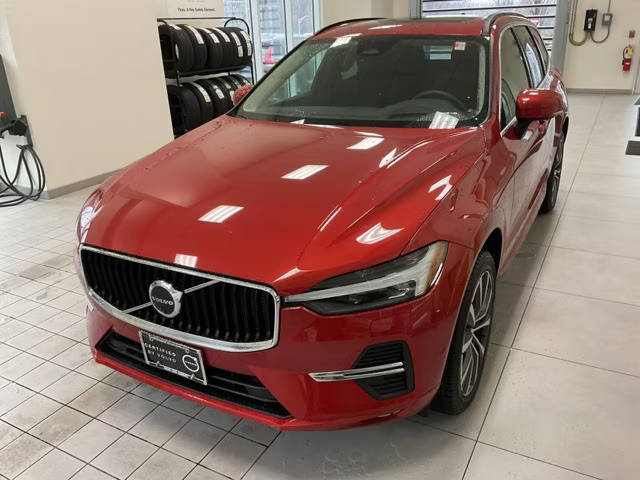 2022 Volvo XC60 Momentum AWD photo