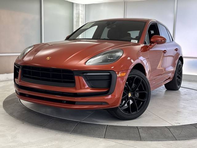 2022 Porsche Macan  AWD photo