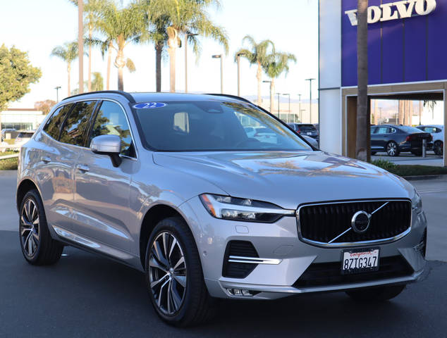 2022 Volvo XC60 Momentum AWD photo