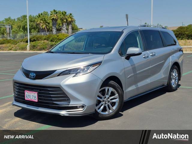 2022 Toyota Sienna Limited FWD photo