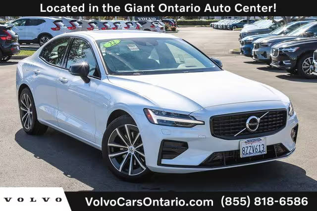 2022 Volvo S60 Momentum FWD photo