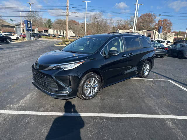 2022 Toyota Sienna Limited AWD photo