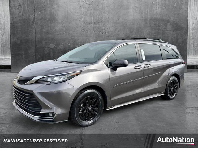 2022 Toyota Sienna XLE FWD photo