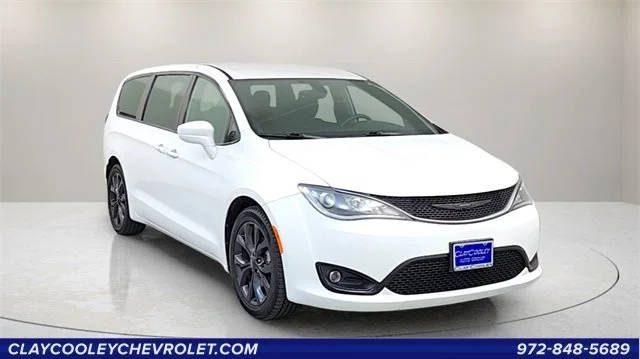 2019 Chrysler Pacifica Minivan Touring Plus FWD photo