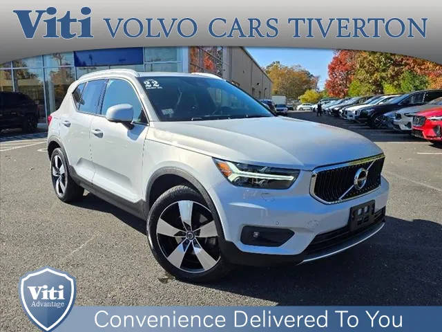 2022 Volvo XC40 Momentum AWD photo