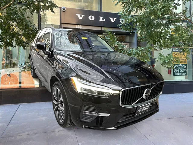 2022 Volvo XC60 Momentum AWD photo