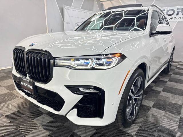 2022 BMW X7 M50i AWD photo
