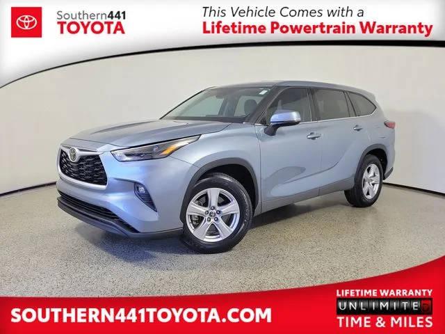 2022 Toyota Highlander LE FWD photo