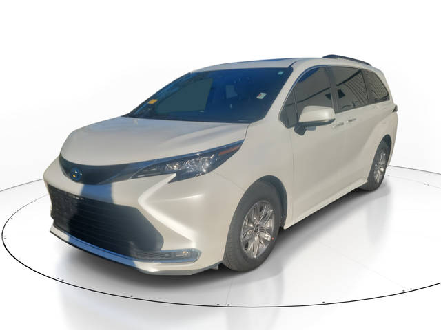 2022 Toyota Sienna XLE FWD photo