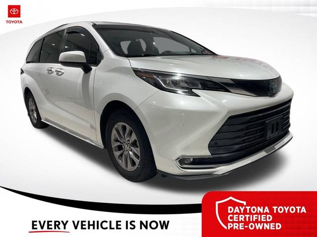 2022 Toyota Sienna XLE FWD photo