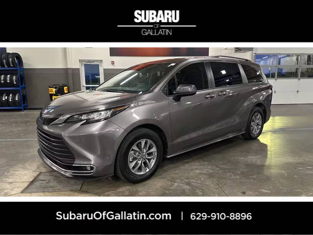 2022 Toyota Sienna XLE FWD photo