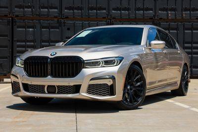 2022 BMW 7 Series 740i RWD photo
