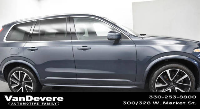 2022 Volvo XC90 Momentum AWD photo